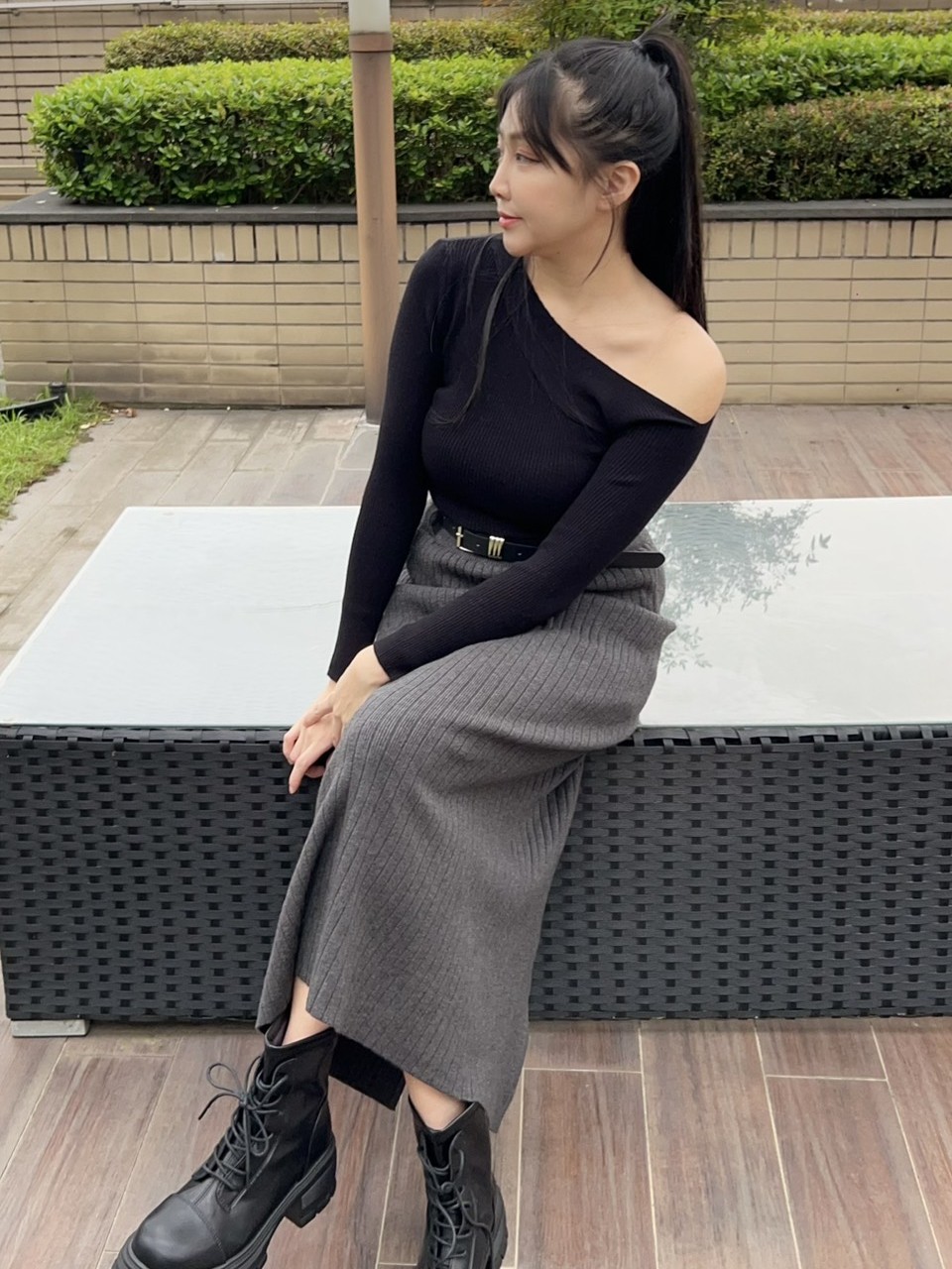 氣質斜肩修身上衣<首周限定優惠$299中>