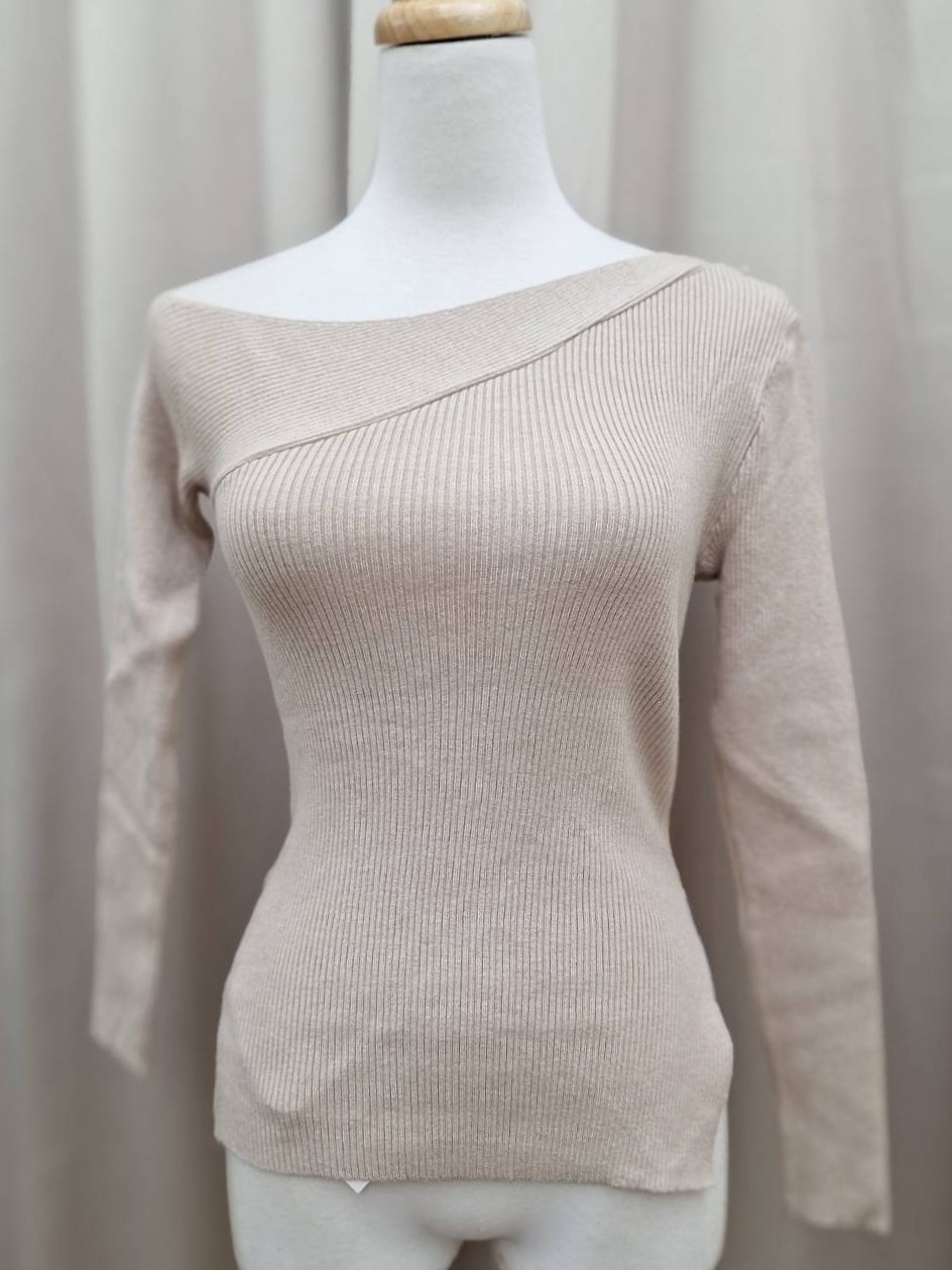 氣質斜肩修身上衣<首周限定優惠$299中>