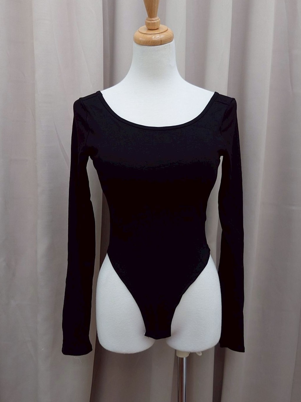 後扭結簍空連體長袖上衣(可拆)<首周限定優惠$395中>