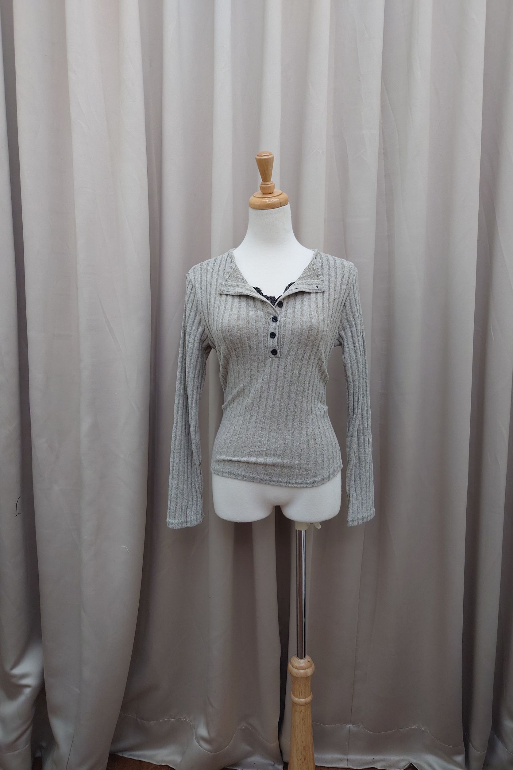 蕾絲排釦坑條上衣