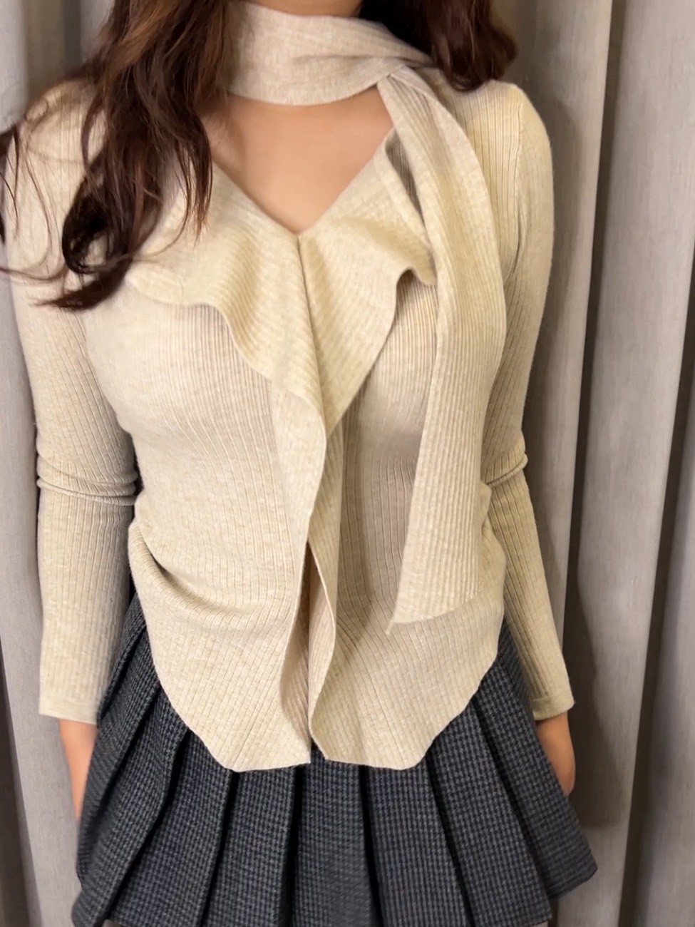 V領垂墜感飄帶長袖上衣<首周限定優惠$490中>