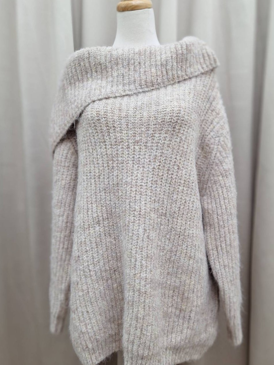 溫柔感斜翻領針織毛衣<首周限定優惠$795中>