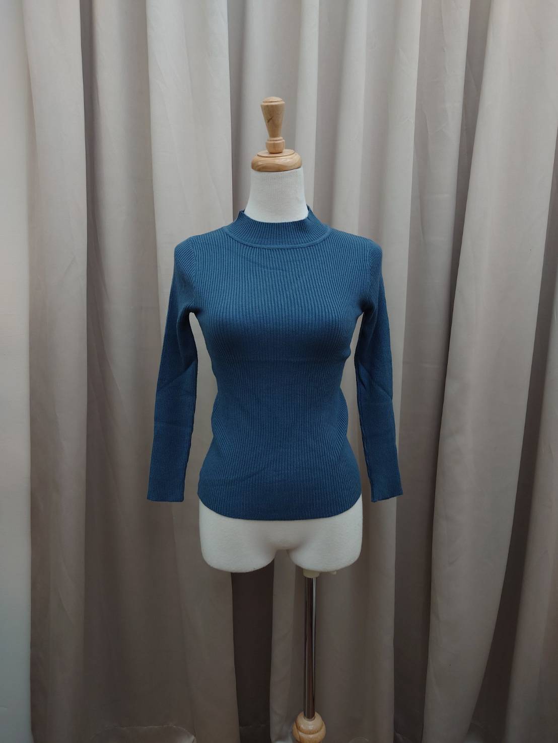 秋冬必備小立領坑條打底上衣