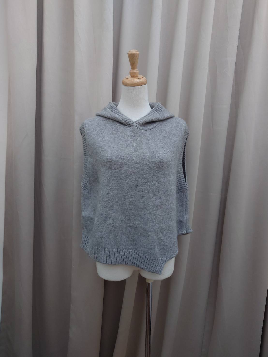 不規則連帽針織背心<首周限定優惠$399中>