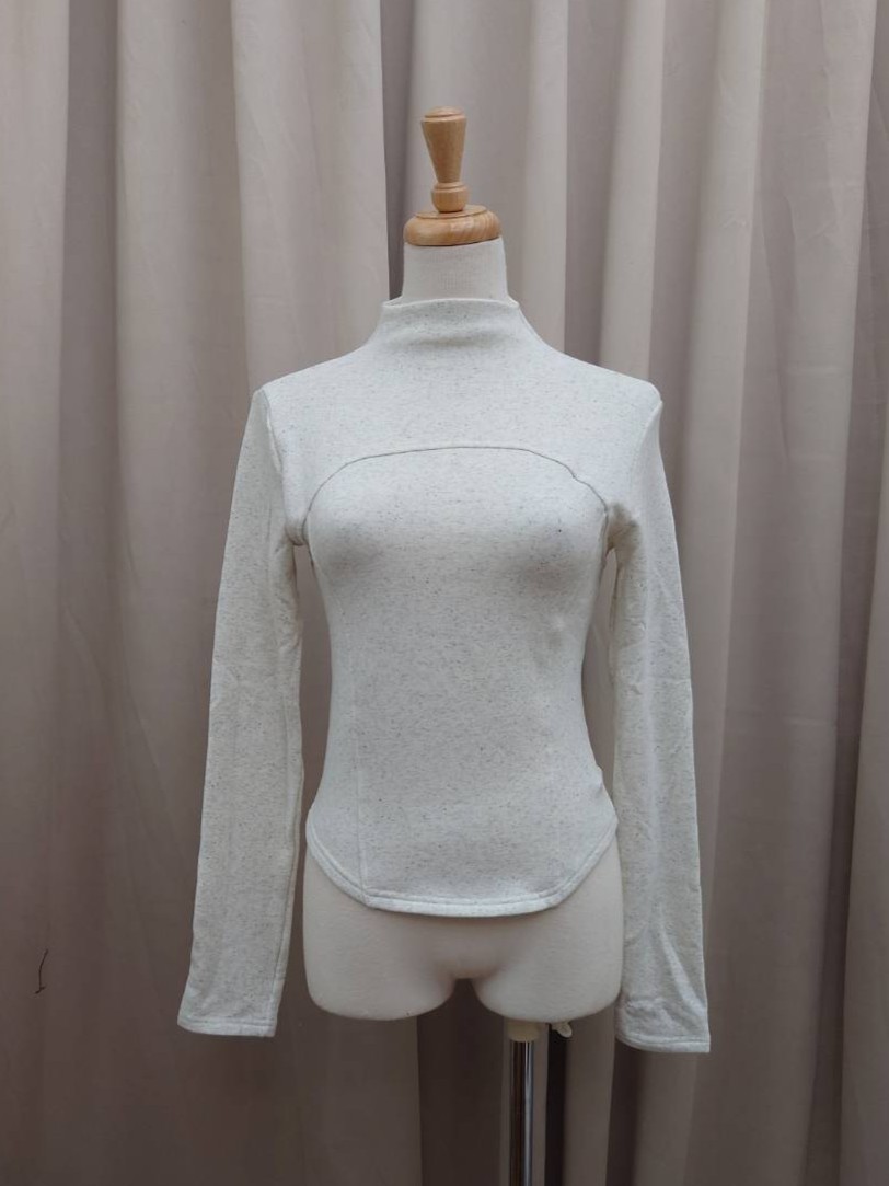 半高領車線修身圓弧上衣