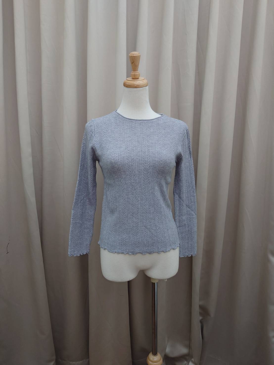 木耳邊雕花針織袖上衣