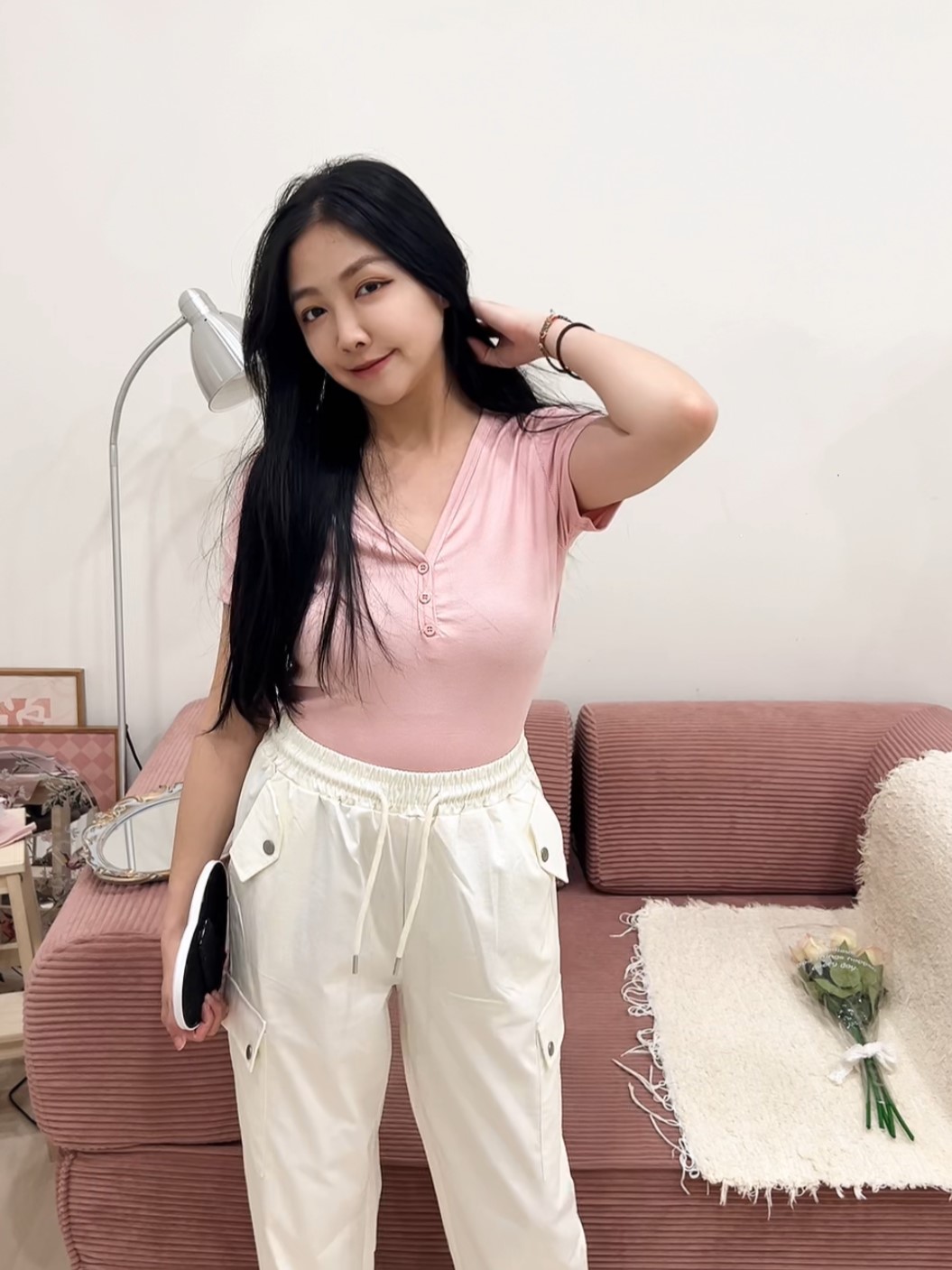 V領顯瘦小釦坑條短袖上衣(首周優惠2件$498)