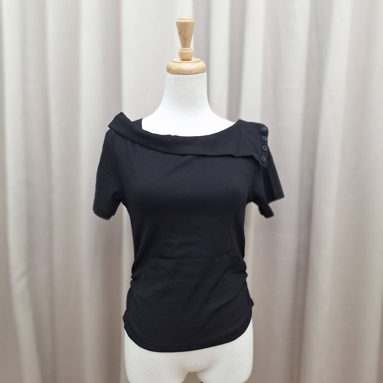 排釦翻領造型抓皺上衣(首周優惠395)