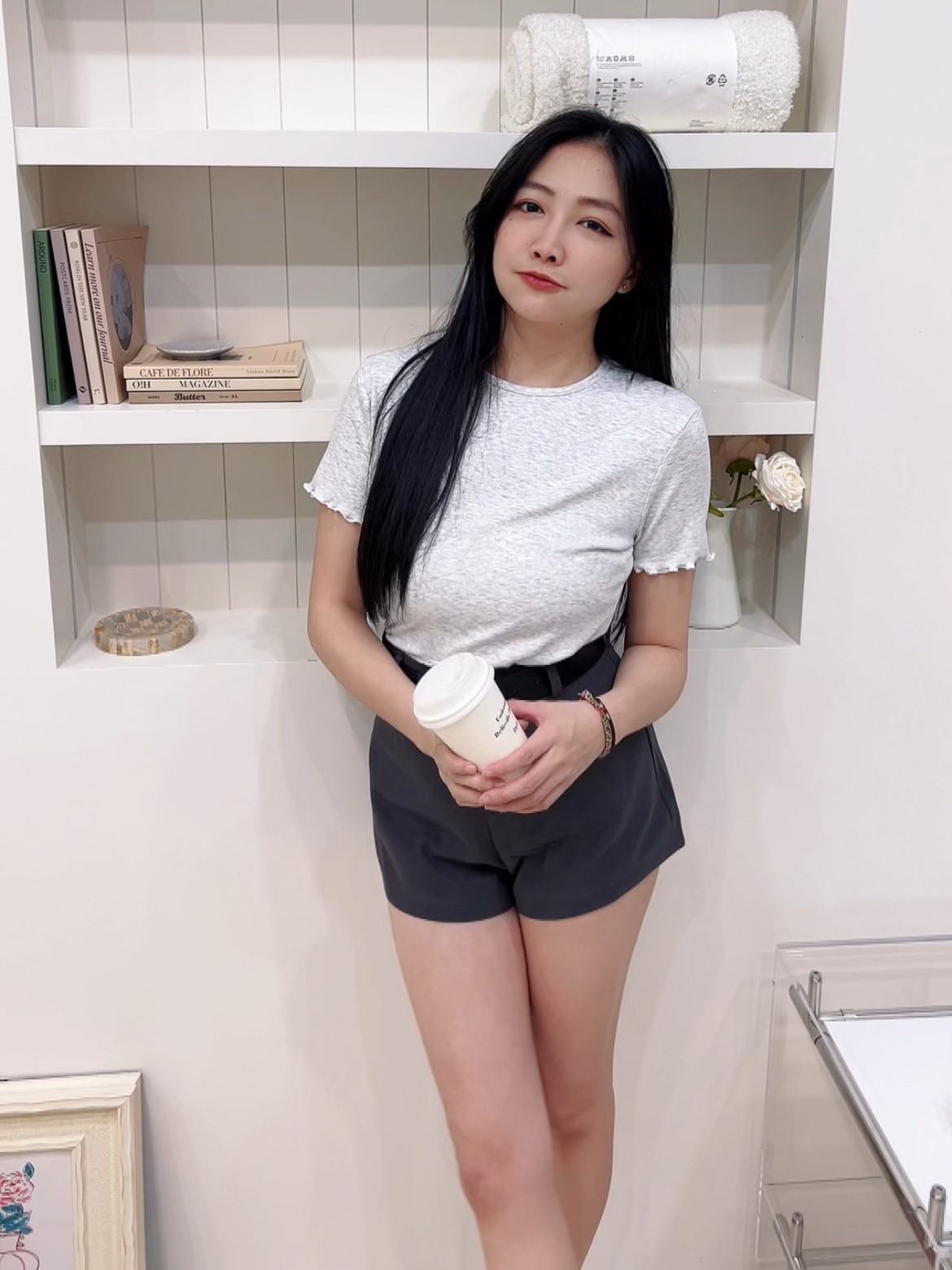 素色木耳邊彈性短袖上衣(首周優惠2件$598)