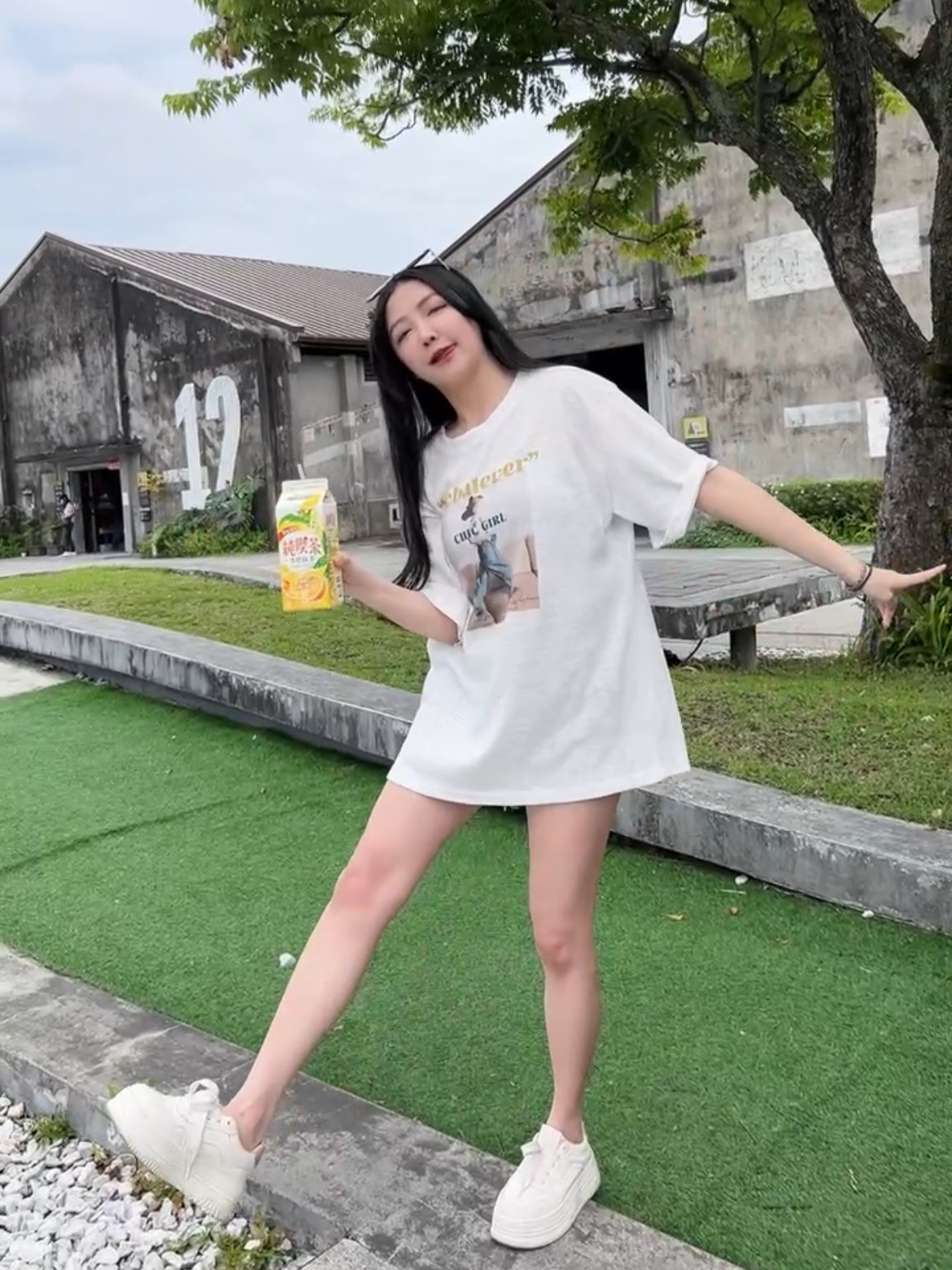 可愛女孩寬鬆印花短袖上衣