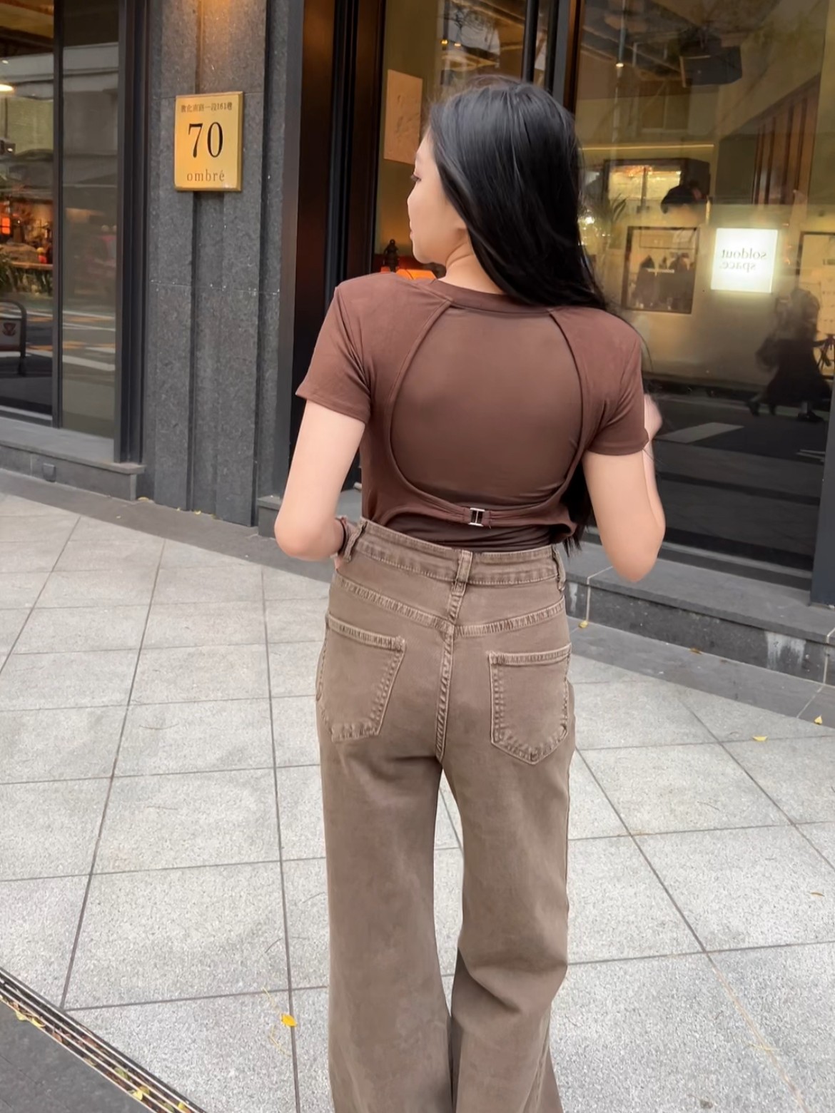 垂慾簍空網紗拼接露背短袖上衣(限時優惠$395)