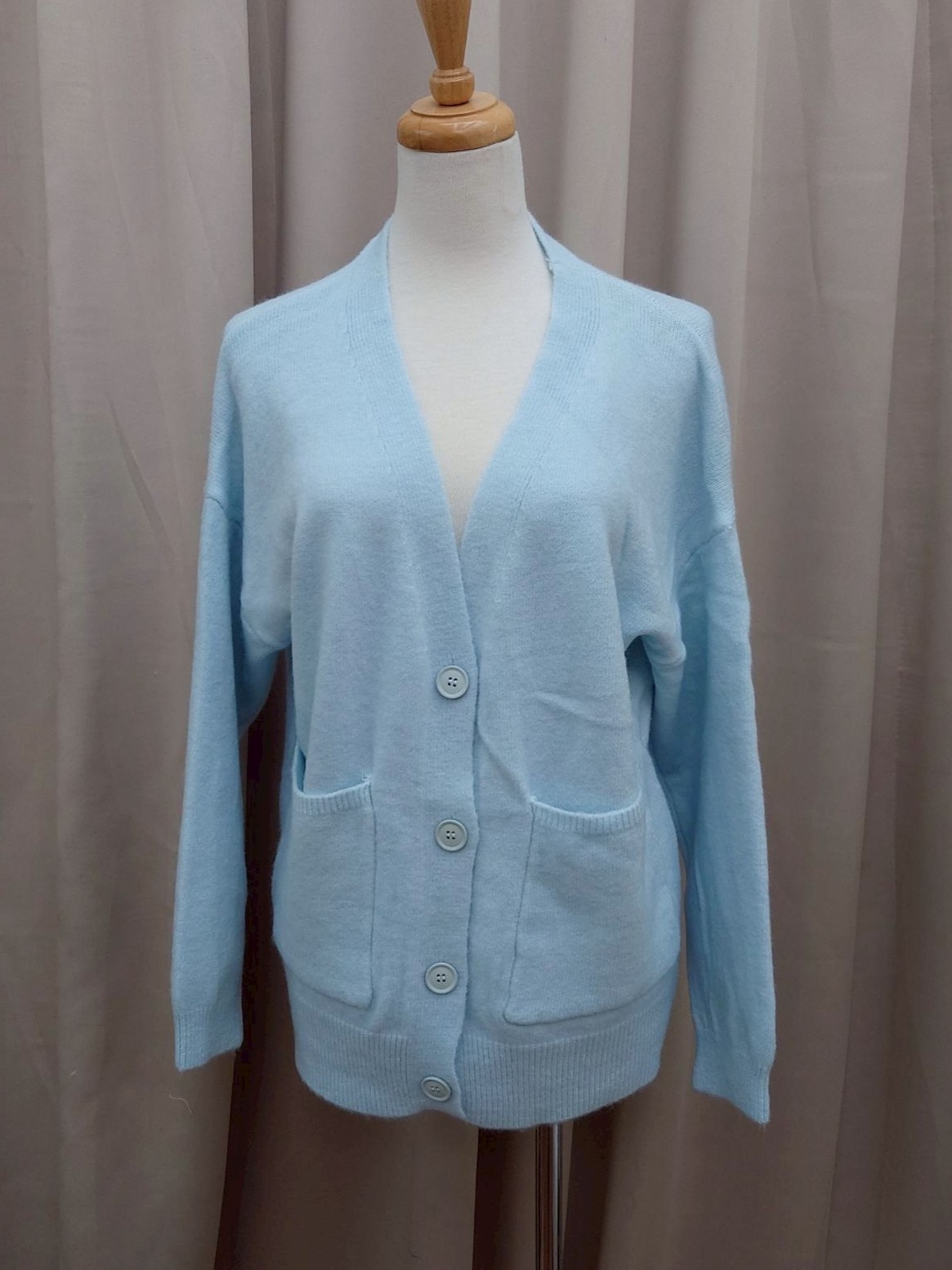 休閒V領口袋針織外套<首周限定優惠$590中>