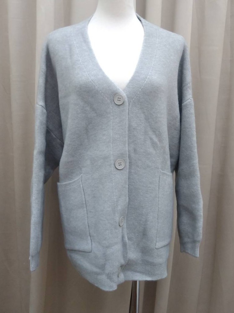 寬鬆慵懶V領厚磅針織外套<首周限定優惠$680 2件$1300中>