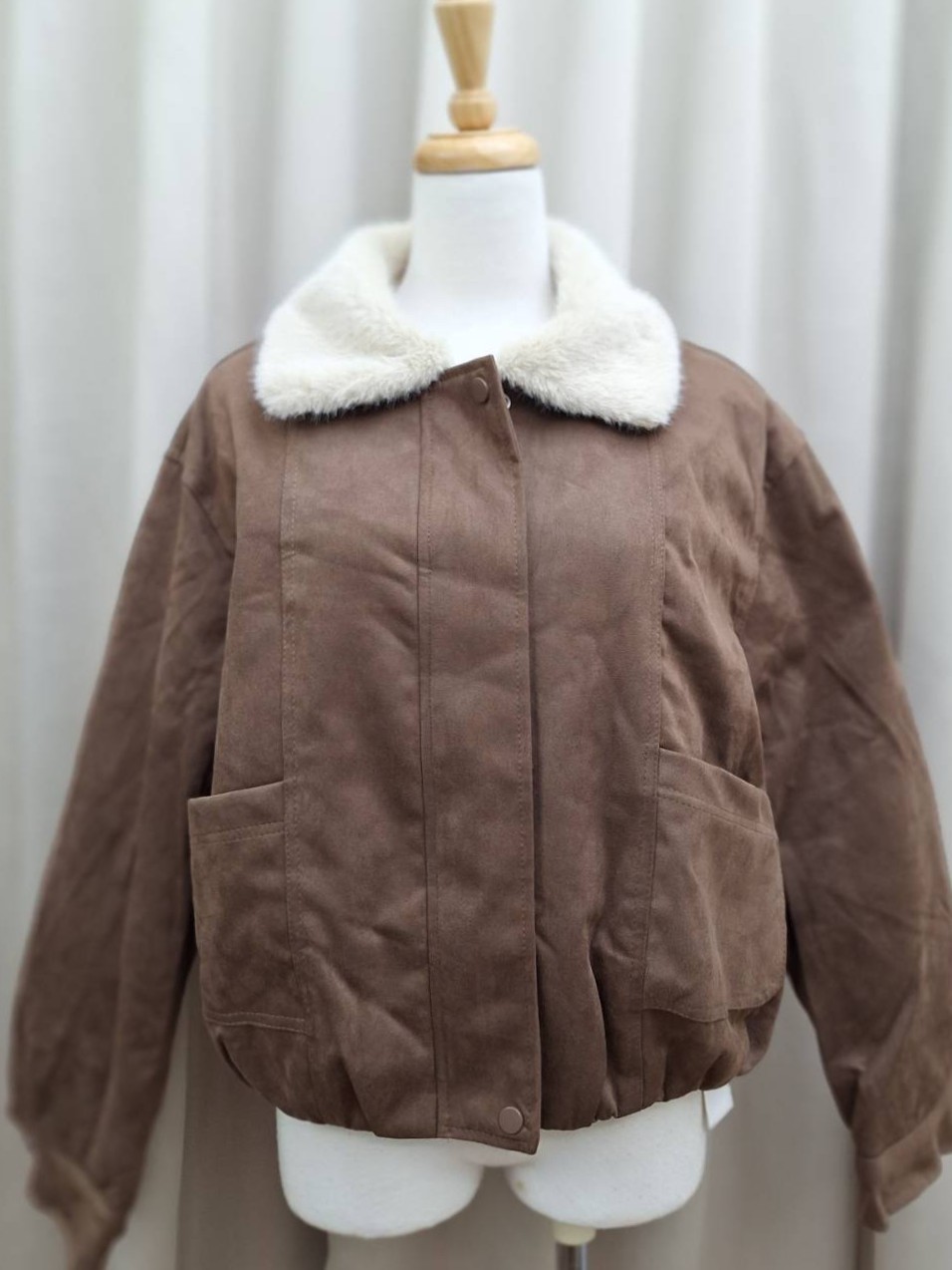 厚絨翻領麂皮外套<首周限定優惠$1490中>