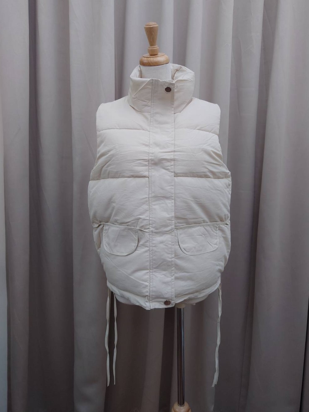 立領縮腰綁帶鋪棉背心<首周限定優惠$399中>