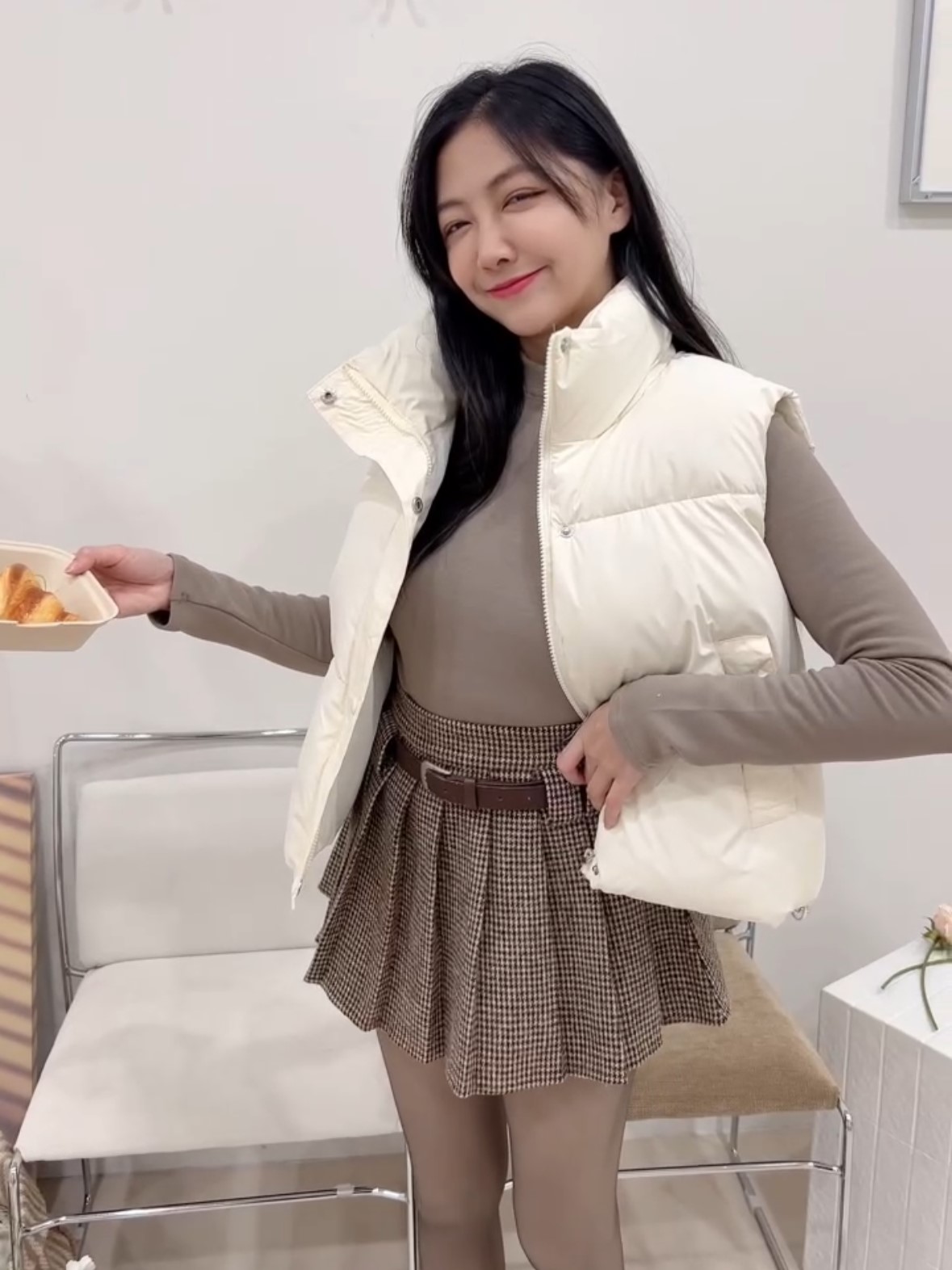 立領率性澎澎皮革背心<首周限定優惠$499中>