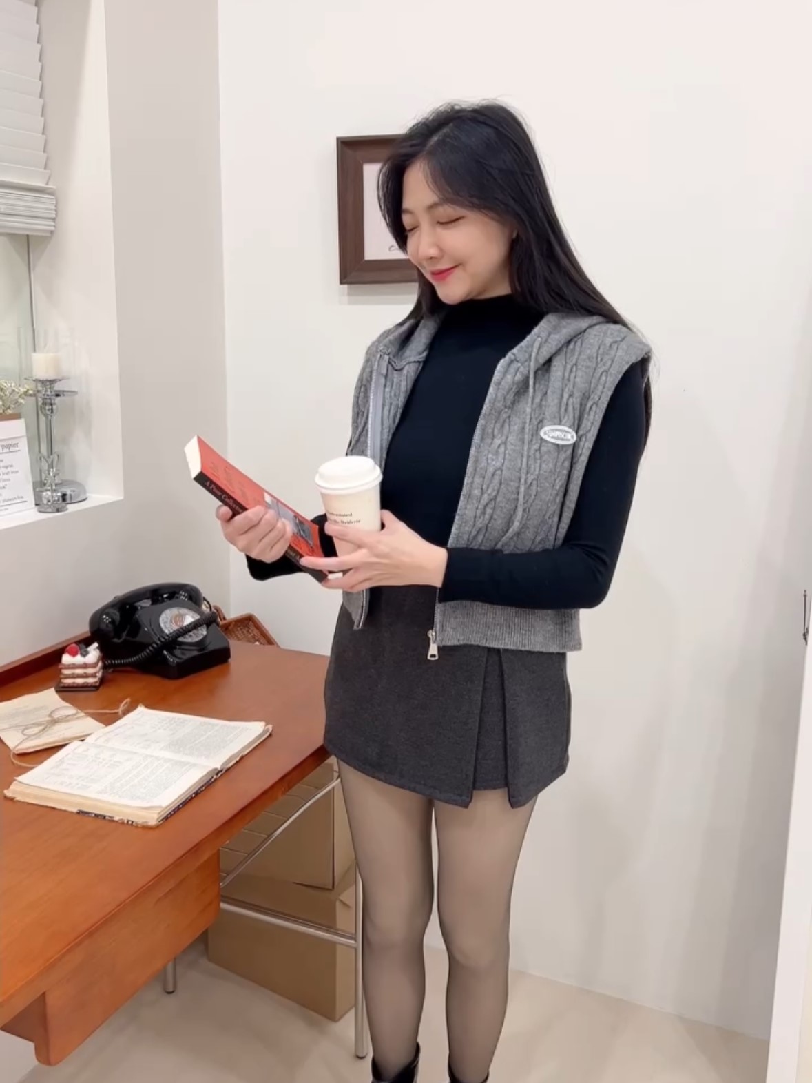 針織麻花連帽小標背心<首周限定優惠$299中>