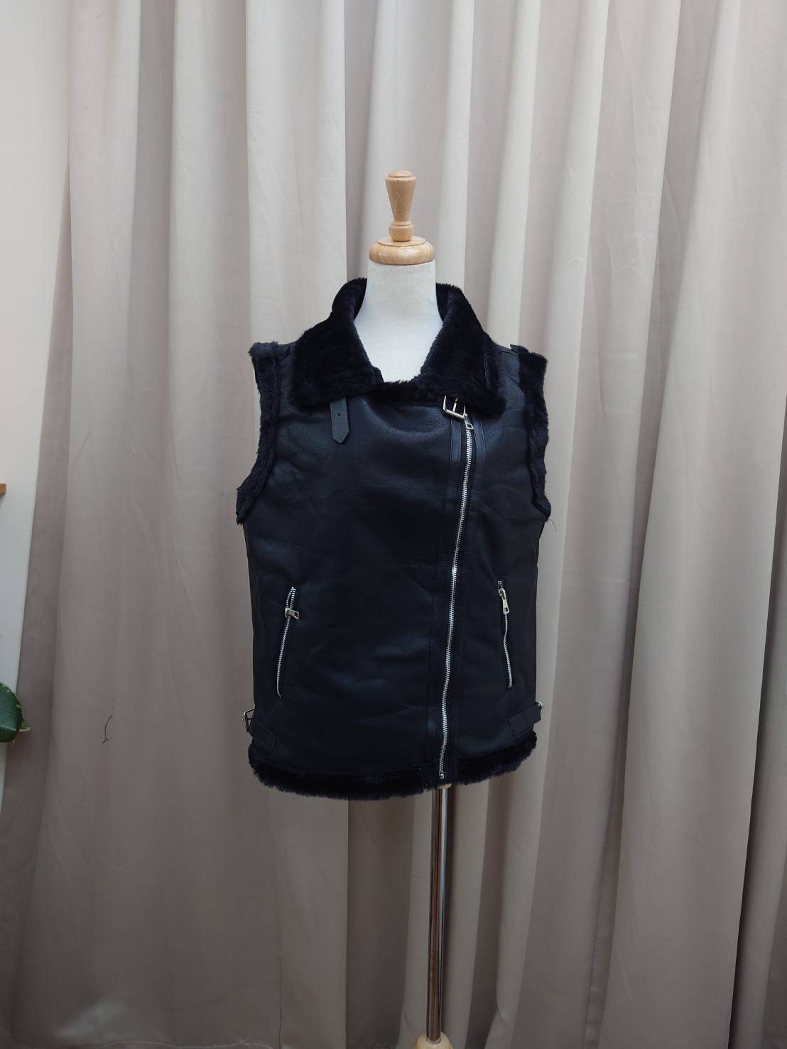 帥氣皮革刷毛背心