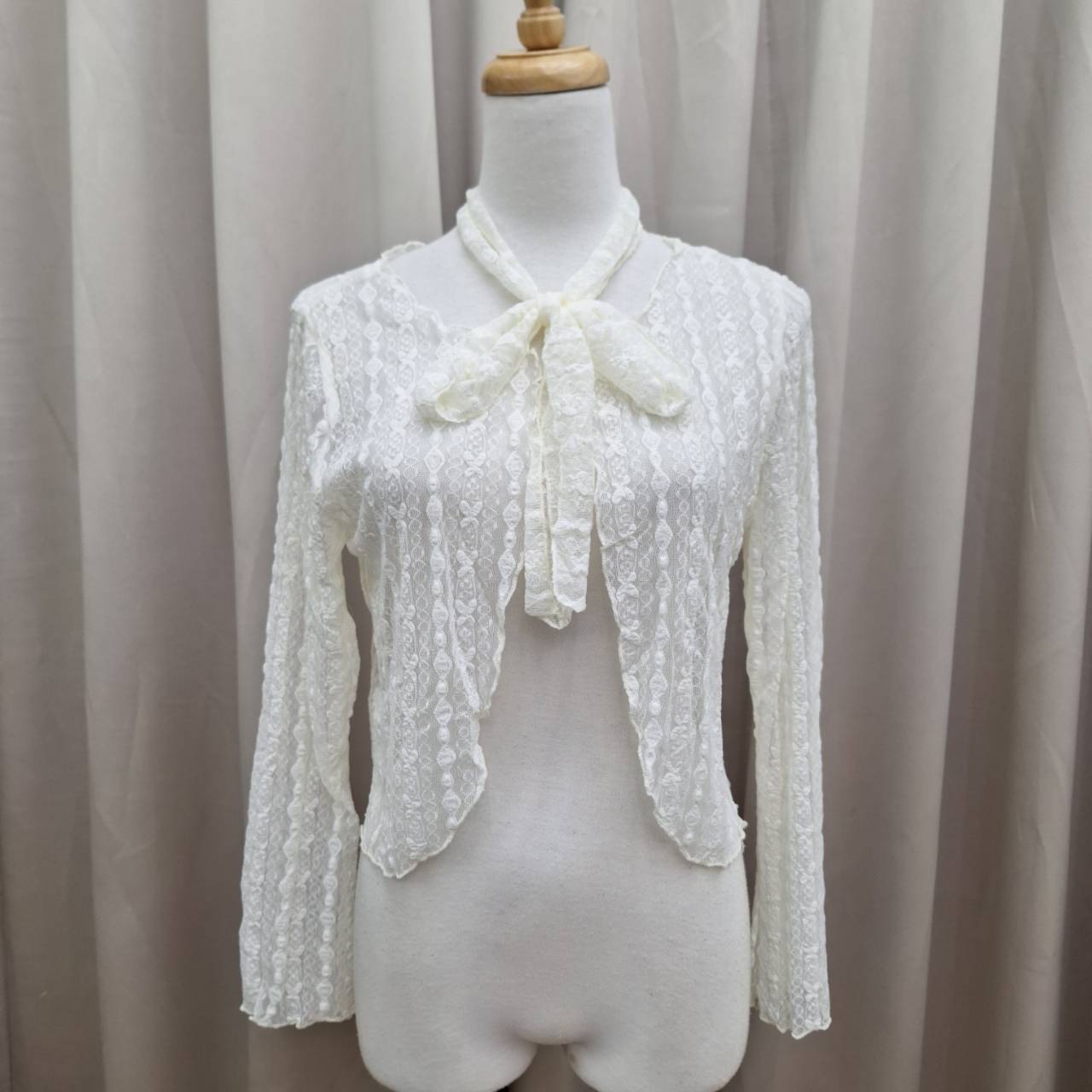 韓系空靈蕾絲短版罩衫(附綁帶)