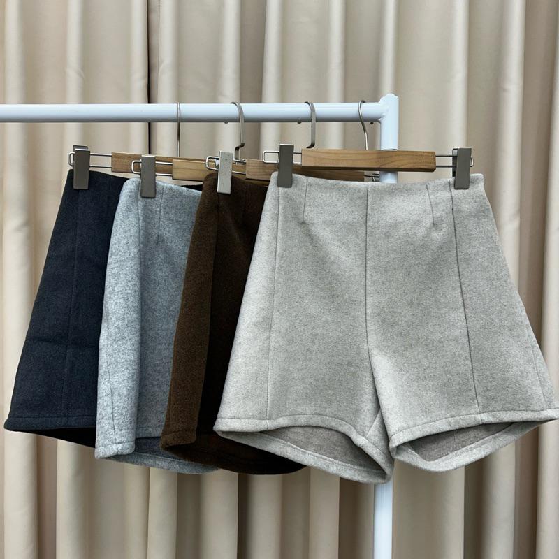 百搭質感羊絨短褲