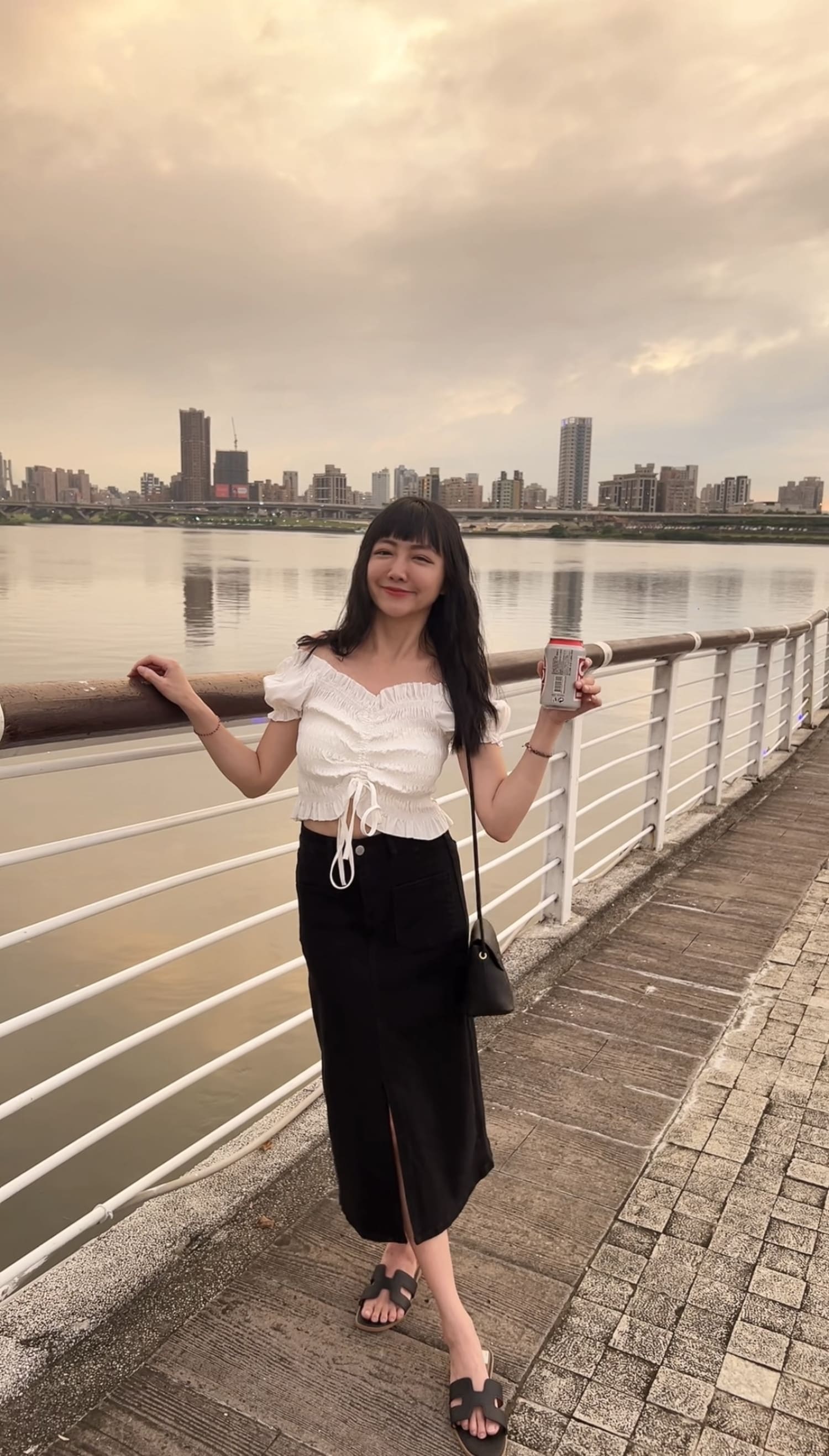 前口造型袋開衩裙