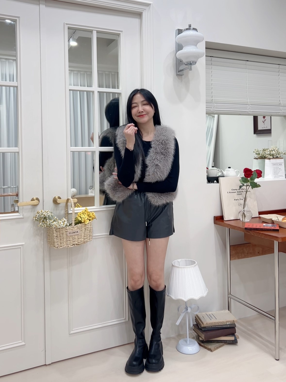 開衩抽繩皮短褲