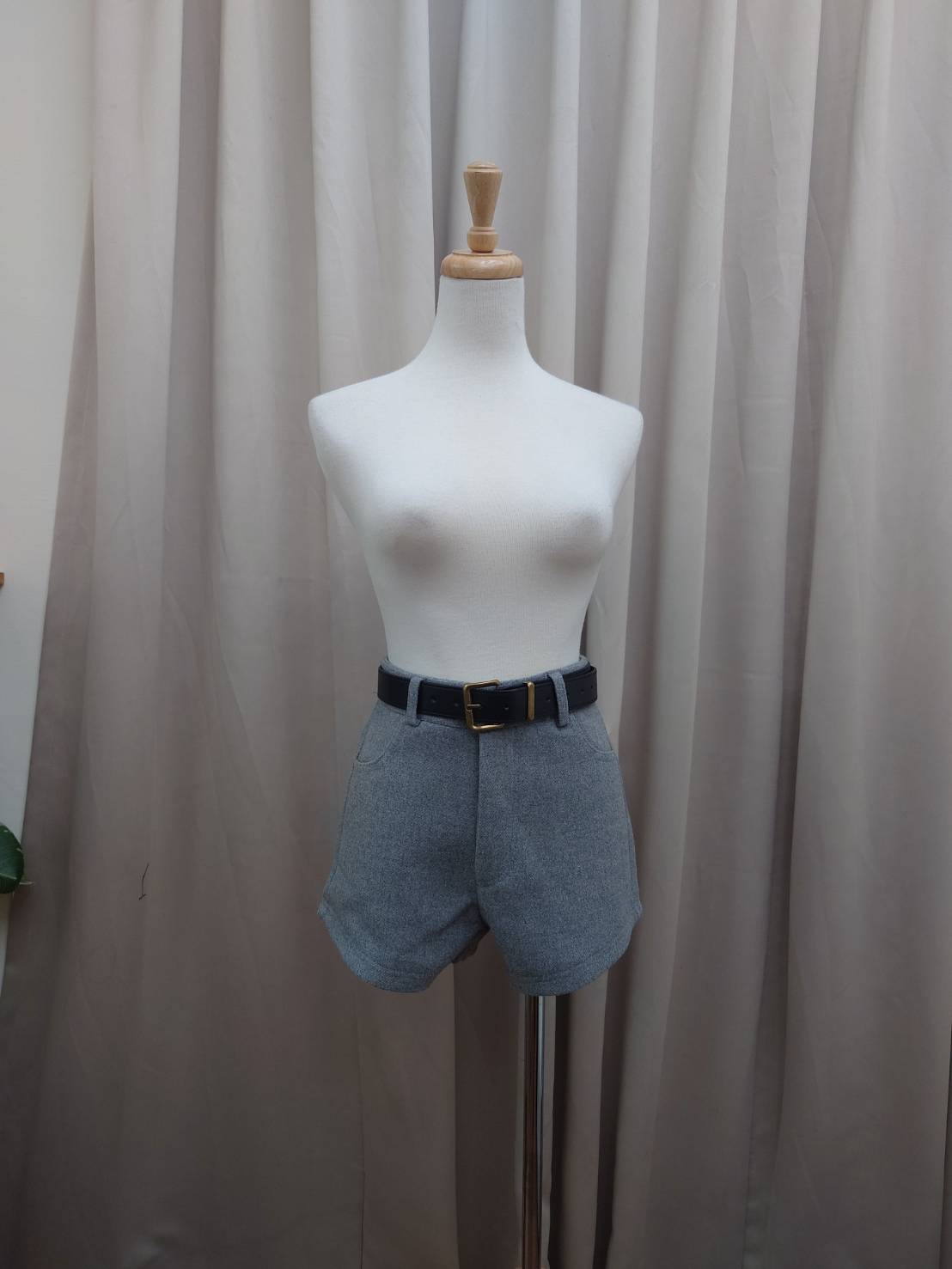俐落高腰挺版短褲(附皮帶)