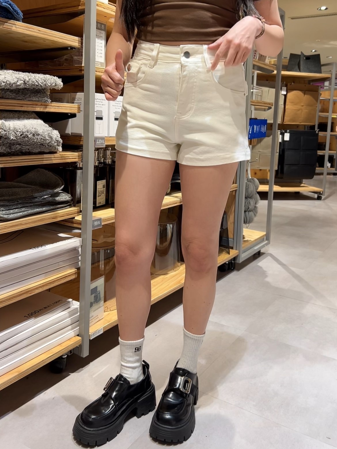 彈力後釦口袋牛仔短褲(限時優惠$399)