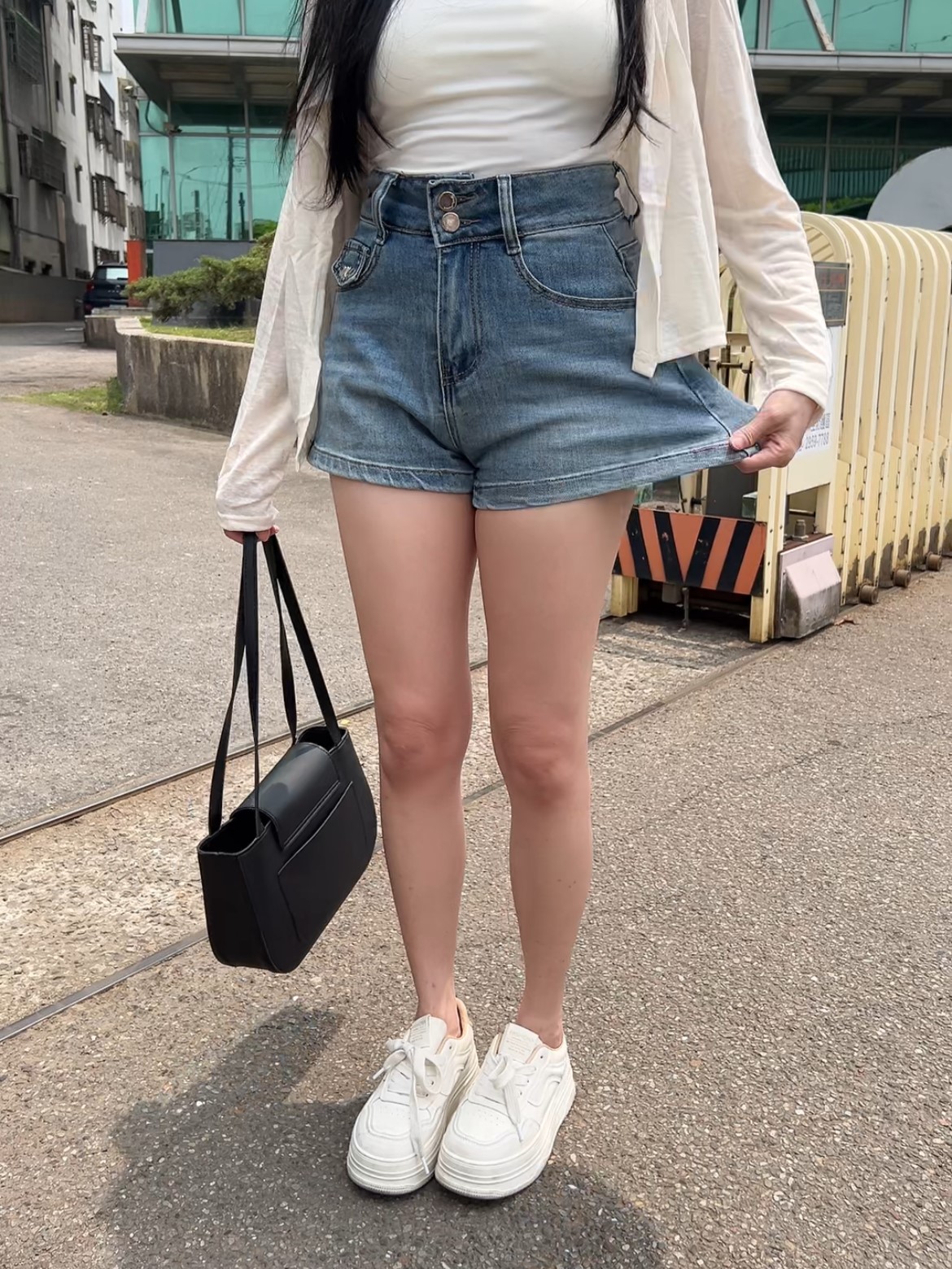 雙釦顯瘦A字牛仔短褲