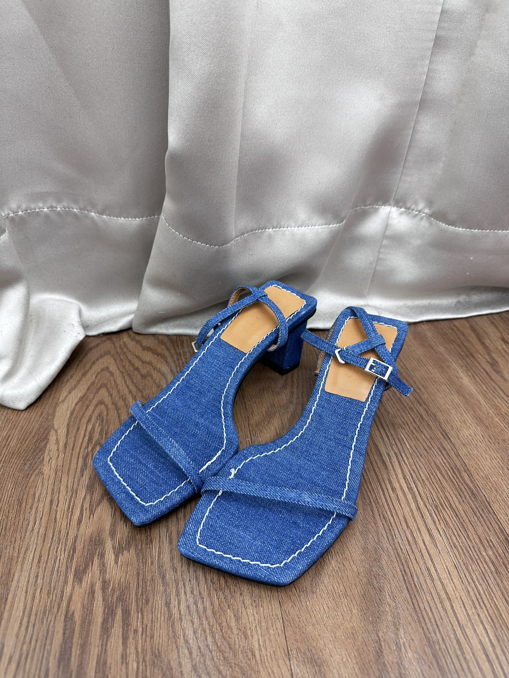 好穿丹寧設計感跟鞋（韓國連線）