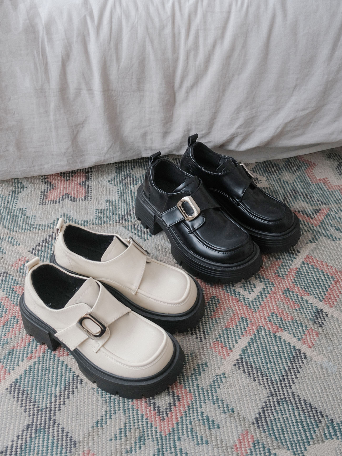 質感銀釦厚底皮鞋